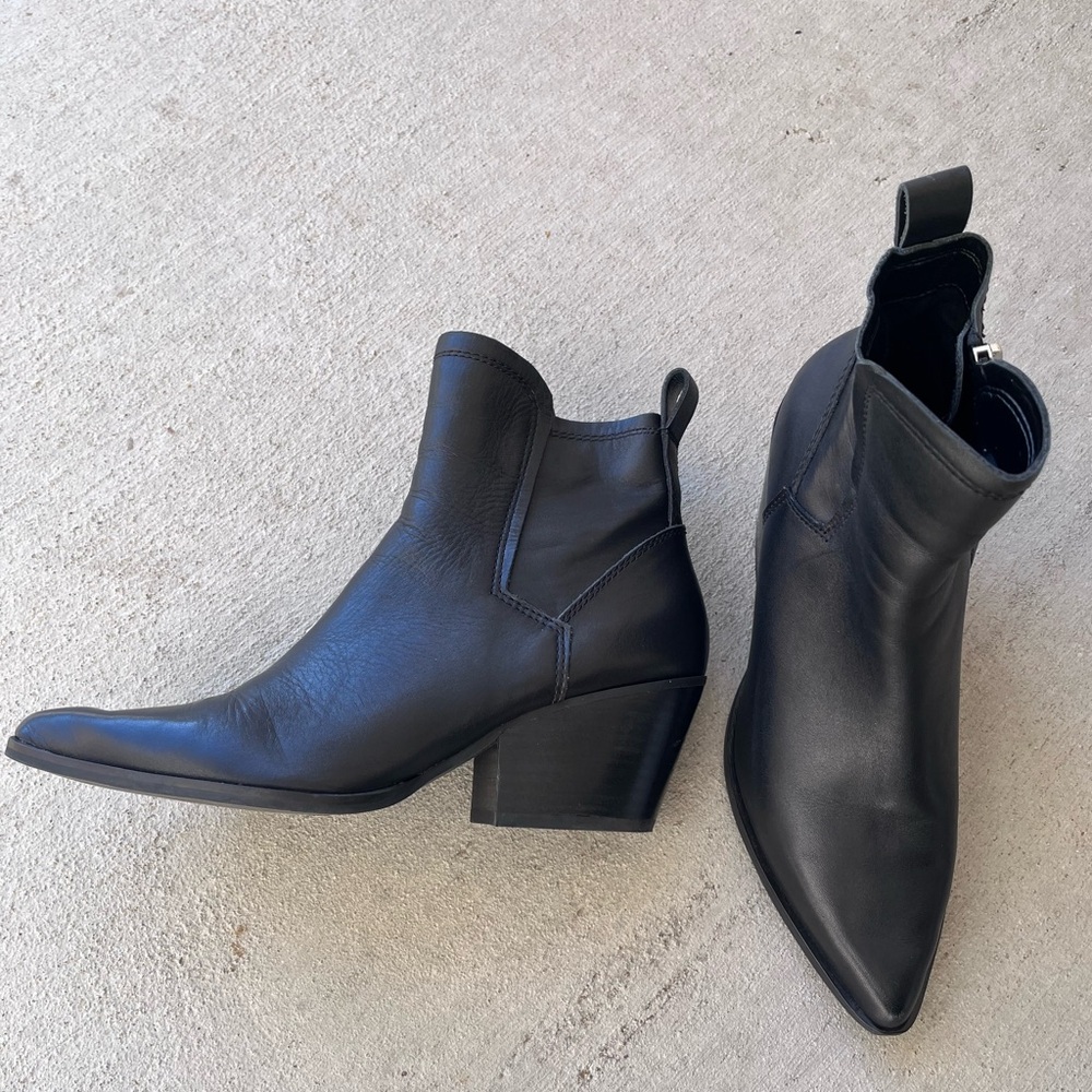 Dolce Vita pointed toe booties size 7.5